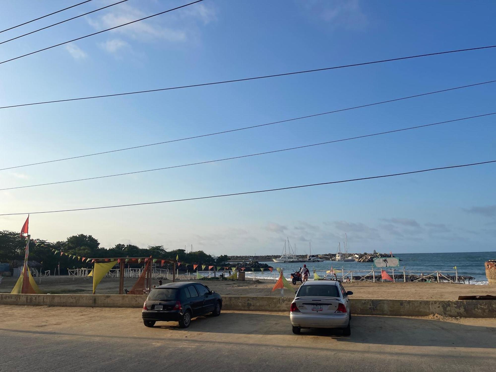Hotel Brisas Del Mar 2022 Catia La Mar エクステリア 写真
